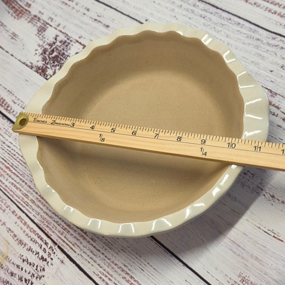 Pampered Chef Pie Plate 9in Cream Excellent Scalloped Stoneware USA - Picture 4 of 5